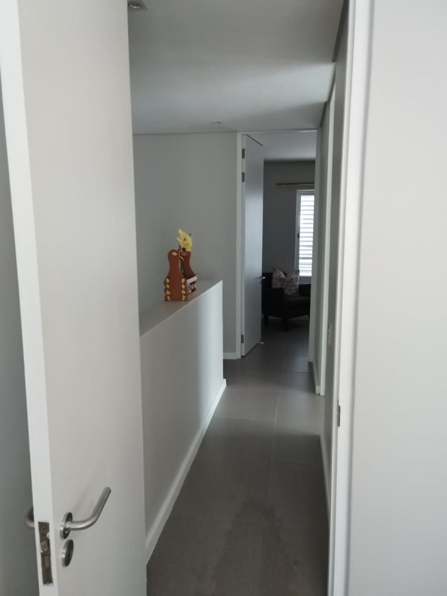 To Let 3 Bedroom Property for Rent in Somerset Lakes Western Cape